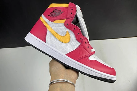 Modestly priced Air Jordan 1 High OG“Light Fusion Red” 555088-603 EasyMatch 7504