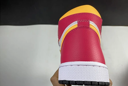 Modestly priced Air Jordan 1 High OG“Light Fusion Red” 555088-603 EasyMatch 7504