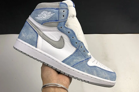 Modestly priced Air Jordan 1“ Hype Royal” 555088-402 HighQuality 2784
