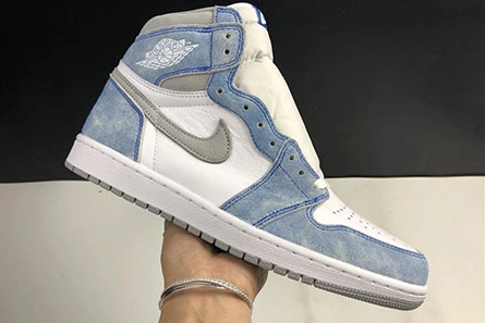 Modestly priced Air Jordan 1“ Hype Royal” 555088-402 HighQuality 2784