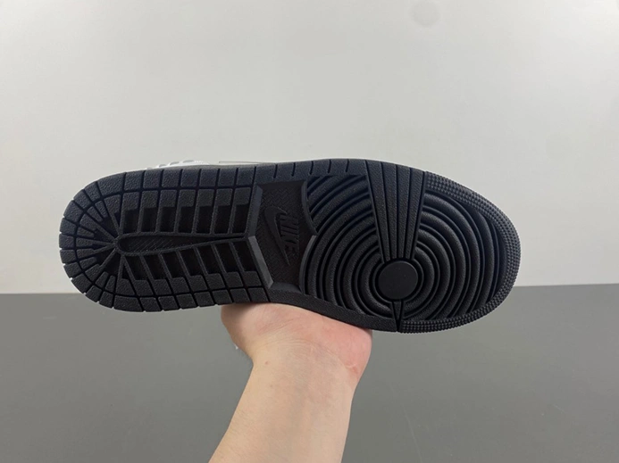 Clearance-priced Air Jordan 1 Low HM3689-001 Breathable 368