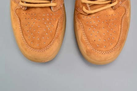 Clearance-priced Air Jordan 1 Retro High OG Refined 3341