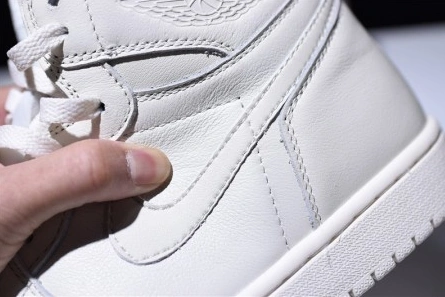 Low-cost Air Jordan 1 Retro High OG Sail MENS 555088-114 Trendsetting 3135