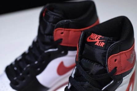 Economical Air Jordan 1 Retro Track Red 555088 -112 BestValue 8153