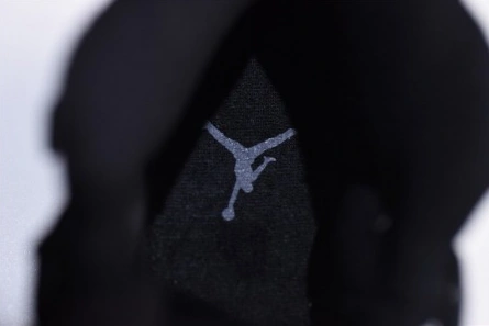 Reasonably priced Air Jordan 11 “Cap and Gown” black  378037-005 Versatile 4652