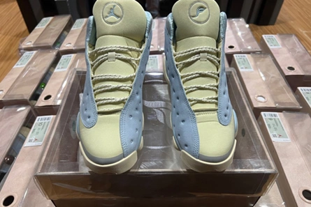 Reasonably priced Air Jordan 13  SOLEFLY DX5763-100 Bright 9260