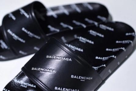 Top-grade copy Balenciaga Logo leather slip-on sandals all black logo EasyMatch 4006