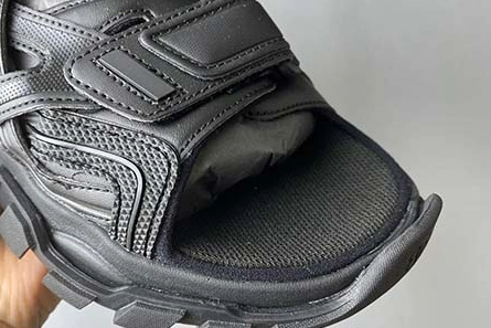 Low-cost Balenciaga Track Sandal 'Triple Black' 617542 W2CC1 1000 Resilient 3839