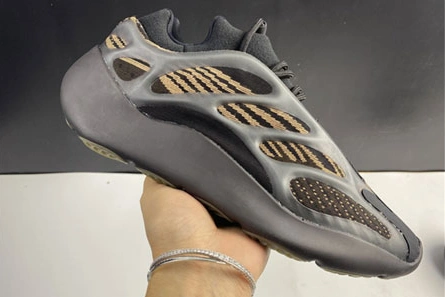 Bold 277 adidas Yeezy 700 V3 “Eremiel” GY0189