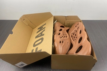 Master copy Classic 1543 adidas Yeezy Foam RNR Clay Red  HP5335