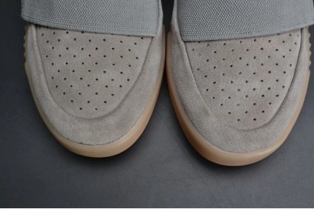 Replica Compact 3646 Adidas Yeezy 750 Boost Light Grey Gum Glow Dark BB1840