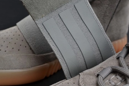 Replica Compact 3646 Adidas Yeezy 750 Boost Light Grey Gum Glow Dark BB1840