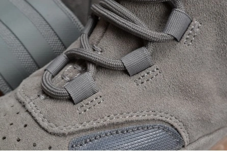 Replica Compact 3646 Adidas Yeezy 750 Boost Light Grey Gum Glow Dark BB1840