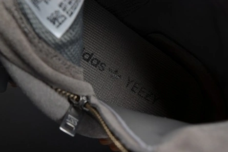 Replica Compact 3646 Adidas Yeezy 750 Boost Light Grey Gum Glow Dark BB1840