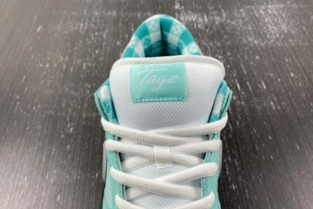Premium replica Concepts x TIFFANY CO. x Nike SB Dunk Low BV1310-402 EasyMatch 1059