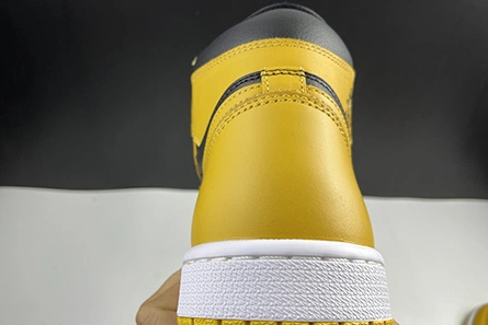 Cozy 7390 Air Jordan 1 High OG “Pollen” 555088-701