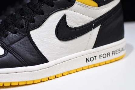 Lookalike DailyWear 3267 Air Jordan 1 No Ls Varsity Maize 861428-107