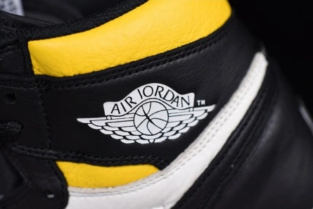 Lookalike DailyWear 3267 Air Jordan 1 No Ls Varsity Maize 861428-107