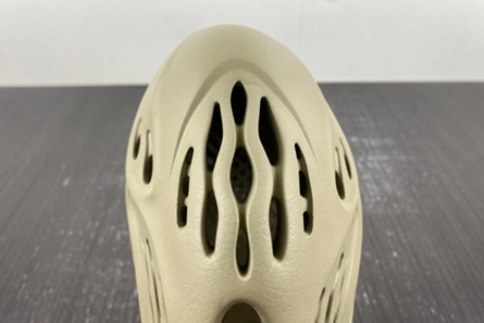 Reproduction DailyWear 8614 adidas Yeezy Foam RNR Stone Salt GV6840