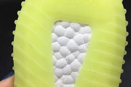 Reproduction Durable 4155 Kids Yeezy Boost 350 V2 GID EG6884