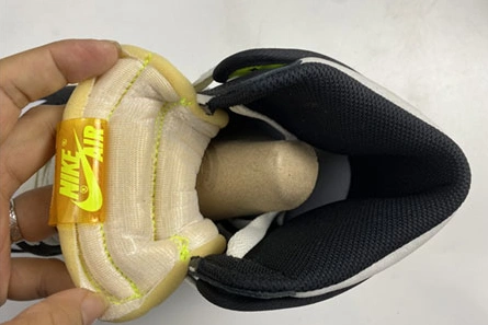 Accessible luxury Durable 8004 Air Jordan 1 High OG “University Gold” 555088-118