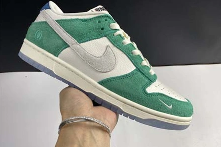 Non-authentic version EasyMatch 4863 Kasina x Nike Dunk Low CZ6501-101