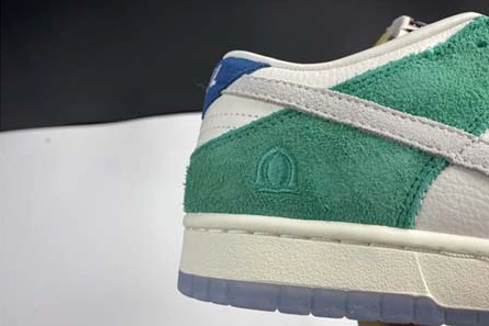 Non-authentic version EasyMatch 4863 Kasina x Nike Dunk Low CZ6501-101