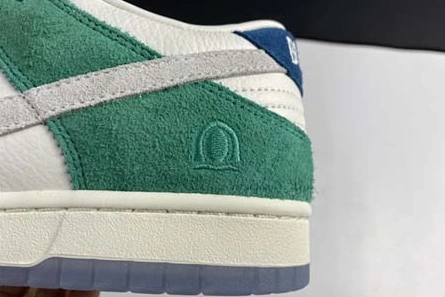 Non-authentic version EasyMatch 4863 Kasina x Nike Dunk Low CZ6501-101