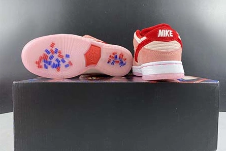 Clone EyeCatching 4282 Nike Dunk SB Low CT2552-800