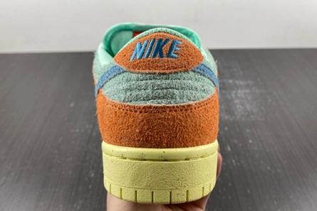 Replica EyeCatching 9682 Nike SB Dunk Low Orange Emerald Rise  DV5429-800
