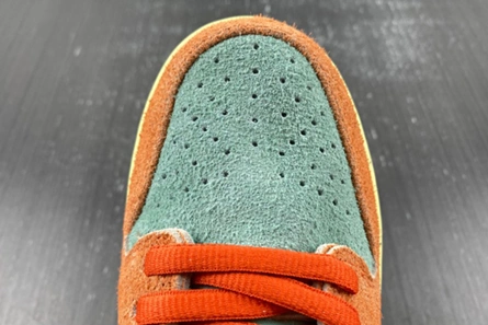 EyeCatching 9682 Nike SB Dunk Low Orange Emerald Rise  DV5429-800