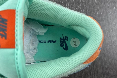 Replica EyeCatching 9682 Nike SB Dunk Low Orange Emerald Rise  DV5429-800