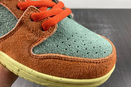 Replica EyeCatching 9682 Nike SB Dunk Low Orange Emerald Rise  DV5429-800