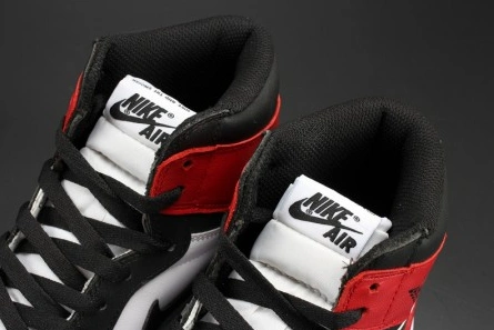 High-tier replica Flexible 2423 Jordan 1 Retro Black Toe 555088-125