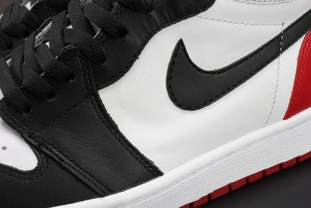 High-tier replica Flexible 2423 Jordan 1 Retro Black Toe 555088-125