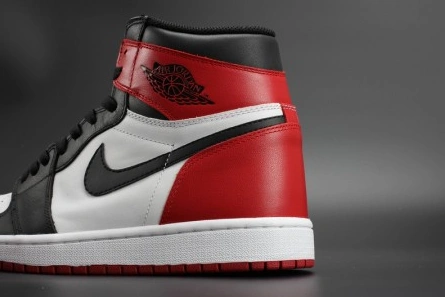 High-tier replica Flexible 2423 Jordan 1 Retro Black Toe 555088-125