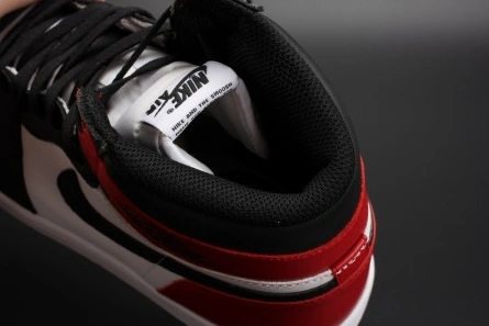 High-tier replica Flexible 2423 Jordan 1 Retro Black Toe 555088-125
