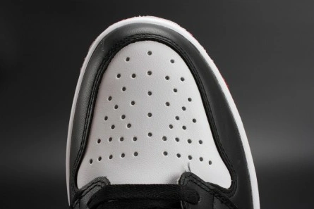 High-tier replica Flexible 2423 Jordan 1 Retro Black Toe 555088-125