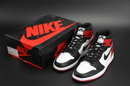 High-tier replica Flexible 2423 Jordan 1 Retro Black Toe 555088-125