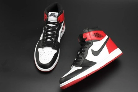 High-tier replica Flexible 2423 Jordan 1 Retro Black Toe 555088-125