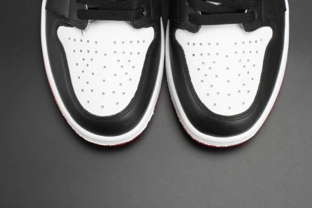 High-tier replica Flexible 2423 Jordan 1 Retro Black Toe 555088-125