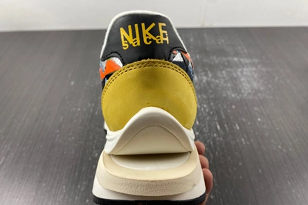 Flexible 3562 sacai x Nike Waffle Woven Green Gusto DR5209-300