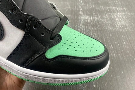 High-tier replica Jordan 1 Retro High OG Green Glow DZ5485-130 Bright 7772