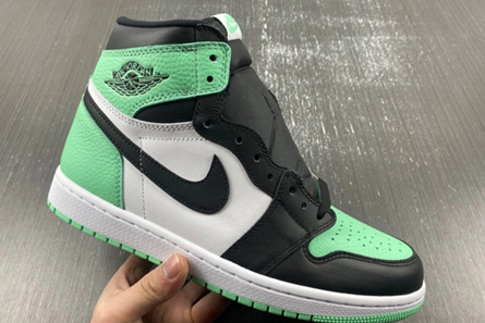 High-tier replica Jordan 1 Retro High OG Green Glow DZ5485-130 Bright 7772