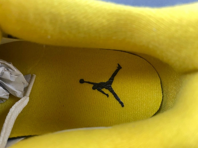 Pricetag-smart Jordan 4 Retro Vivid Sulfur (Women's)  AQ9129-101 Soft 4272