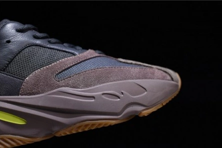 Savvy-priced Kanye West x Adidas Yeezy Runner Boost 700 Classic 6579