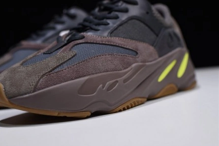 Savvy-priced Kanye West x Adidas Yeezy Runner Boost 700 Classic 6579