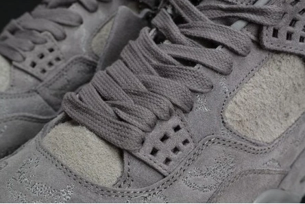 Master copy Minimalist 5946 KAWS x Air Jordan 4