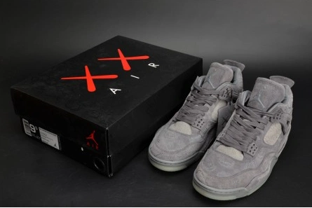 Master copy Minimalist 5946 KAWS x Air Jordan 4