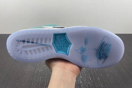 Lookalike Minimalist 6852 Nike SB Dunk Low April Skateboards FD2562-400